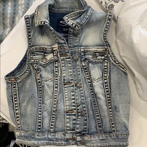 Sleeveless jean jacket